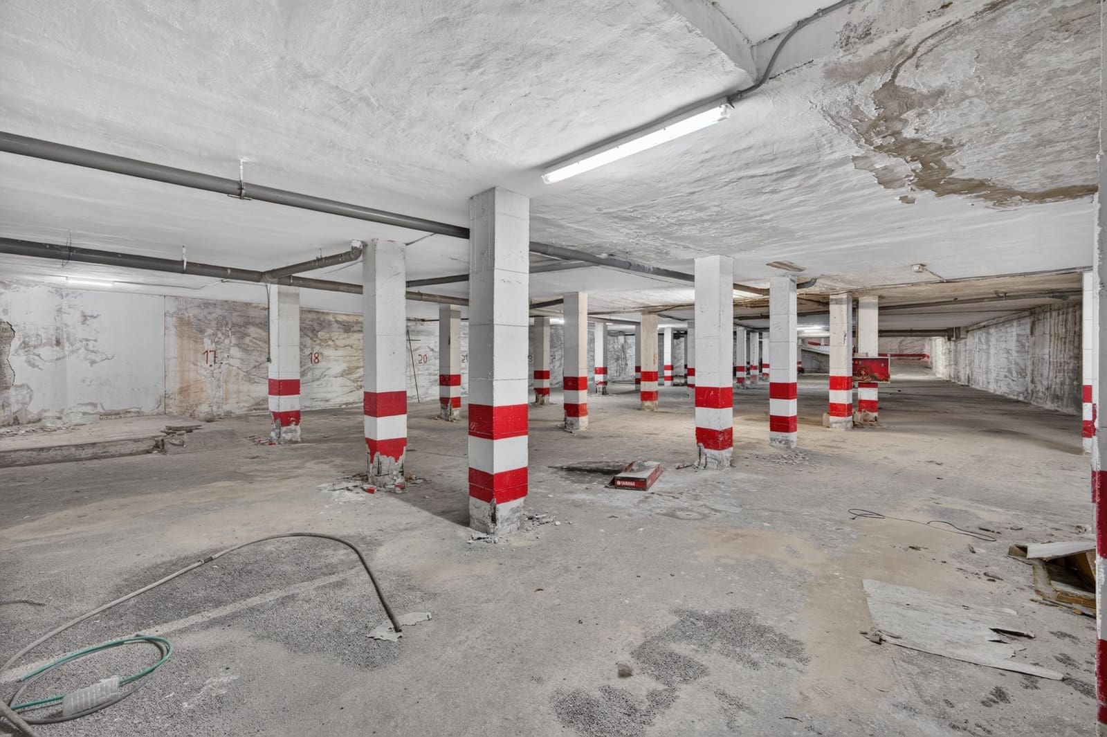Garage til salg i Elche / Elx - € 200.000 (Ref: 9971761)