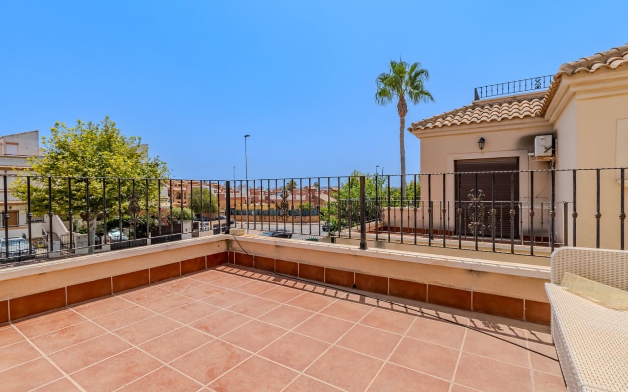 3 bedroom Villa for sale in Torrevieja with pool - € 305,000 (Ref: 10004332)