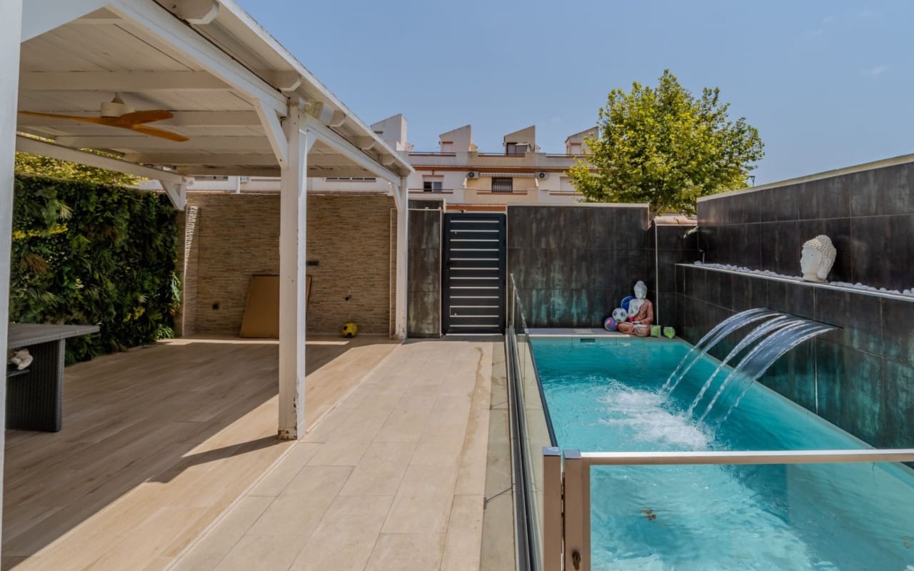 3 bedroom Villa for sale in Torrevieja with pool - € 305,000 (Ref: 10004332)