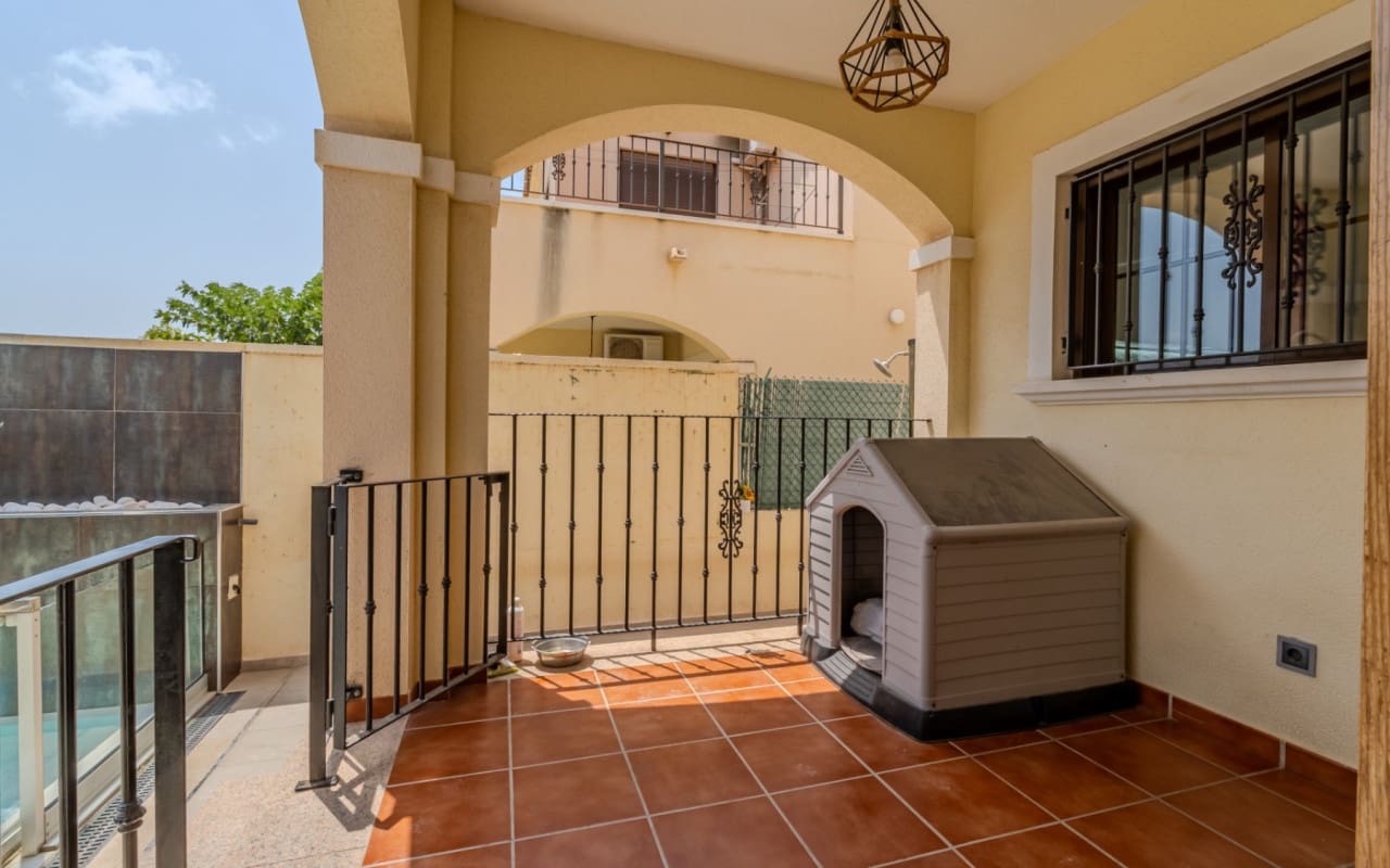 3 bedroom Villa for sale in Torrevieja with pool - € 305,000 (Ref: 10004332)