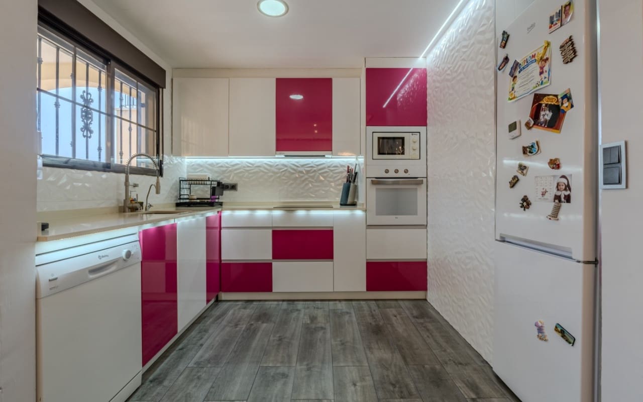 3 bedroom Villa for sale in Torrevieja with pool - € 305,000 (Ref: 10004332)