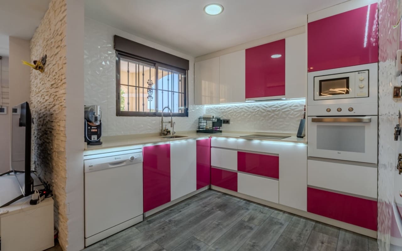 3 bedroom Villa for sale in Torrevieja with pool - € 305,000 (Ref: 10004332)
