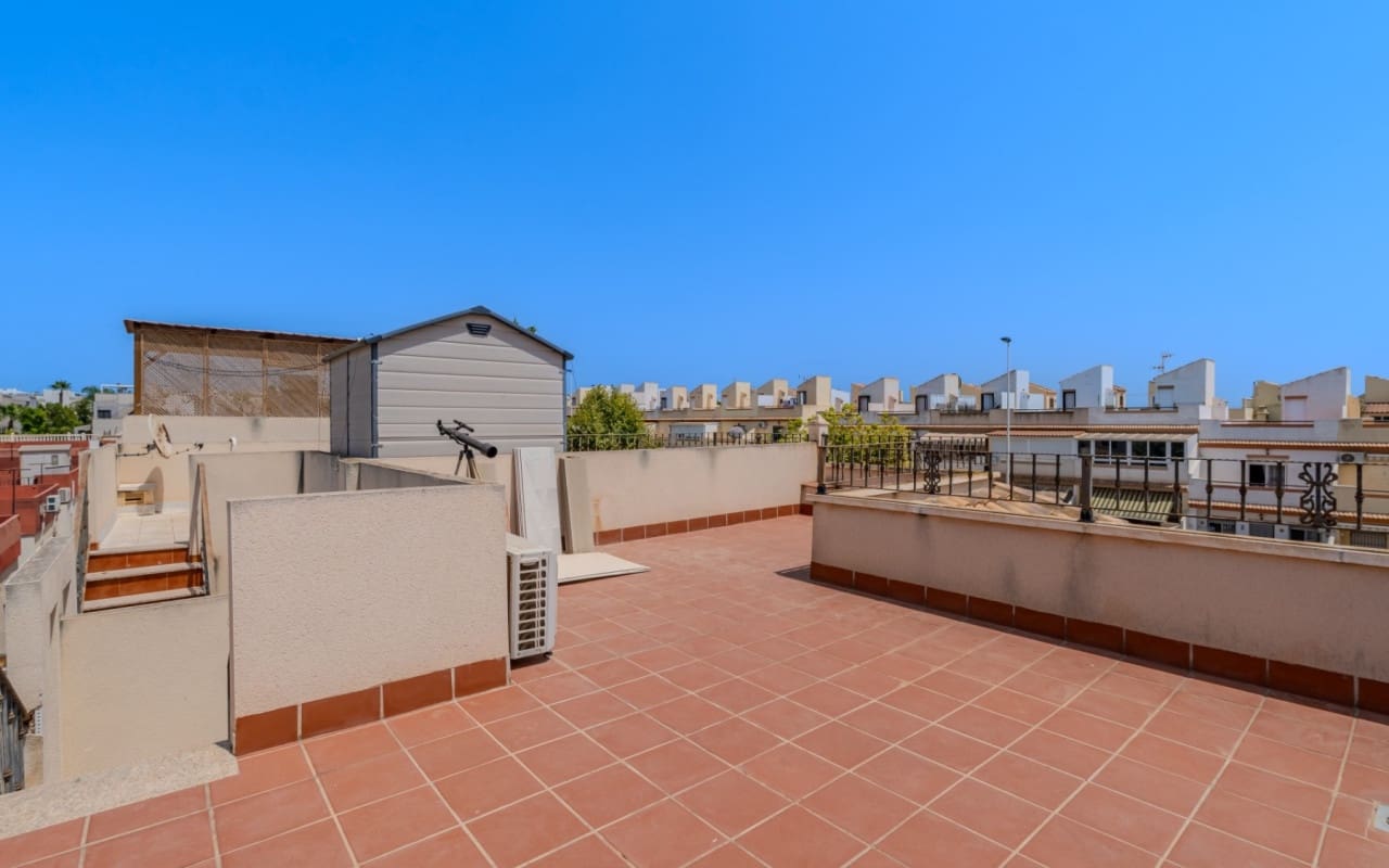 3 bedroom Villa for sale in Torrevieja with pool - € 305,000 (Ref: 10004332)