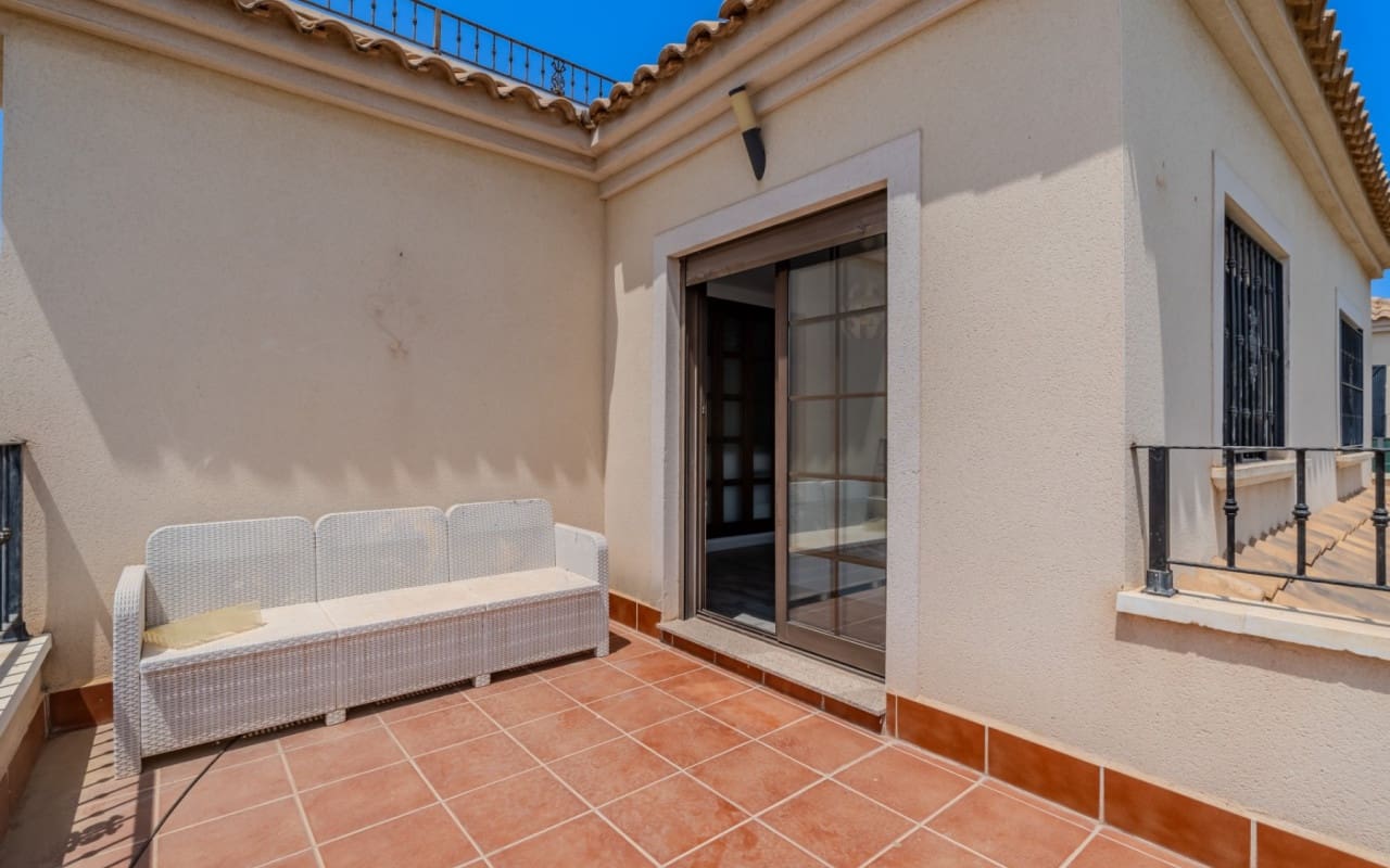 3 bedroom Villa for sale in Torrevieja with pool - € 305,000 (Ref: 10004332)