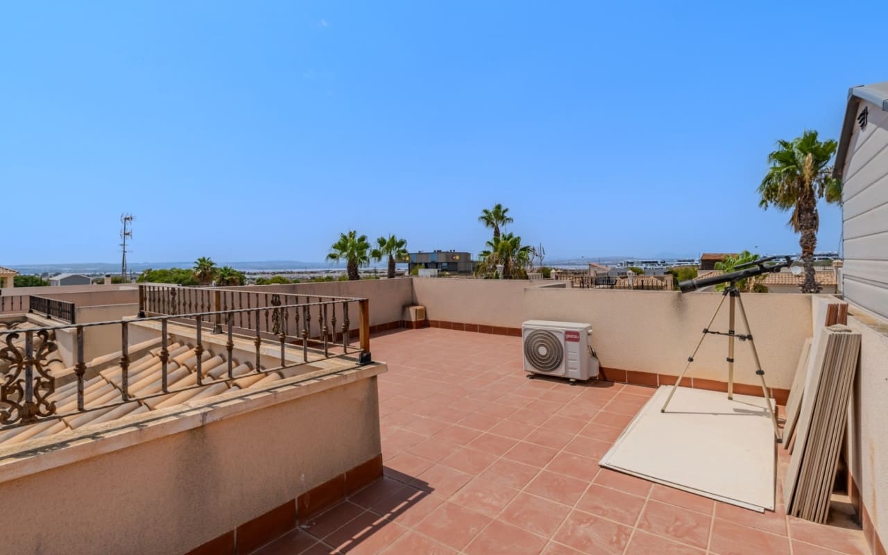 3 bedroom Villa for sale in Torrevieja with pool - € 305,000 (Ref: 10004332)