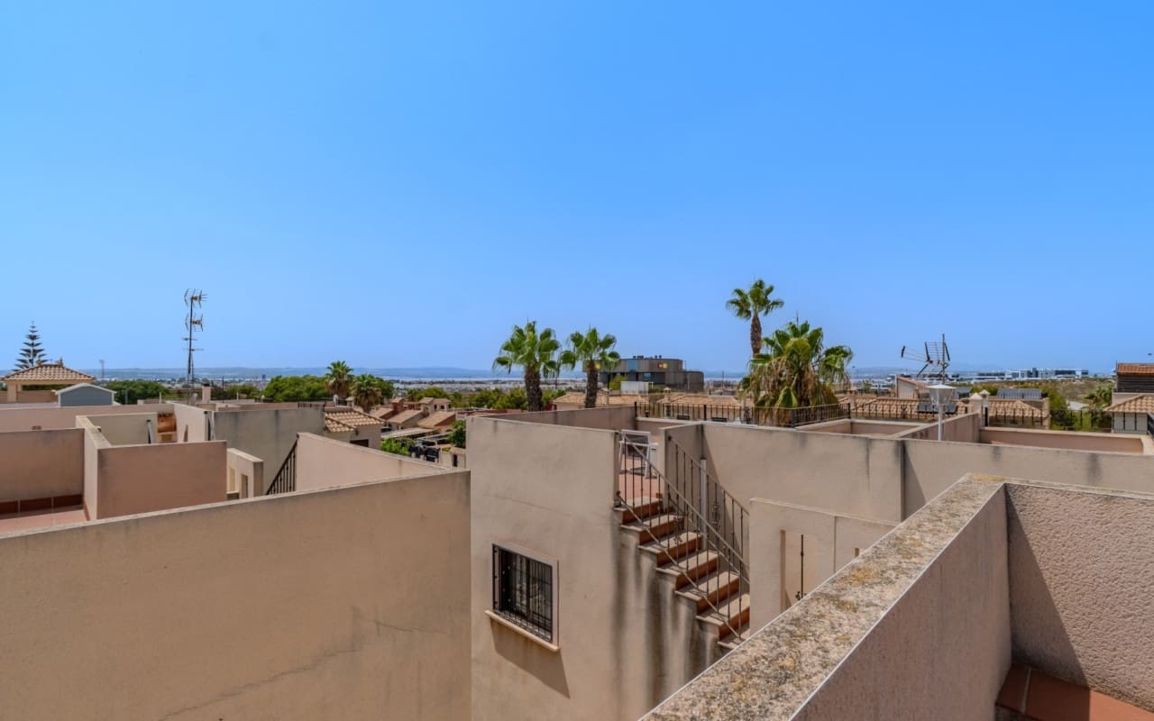 3 bedroom Villa for sale in Torrevieja with pool - € 305,000 (Ref: 10004332)