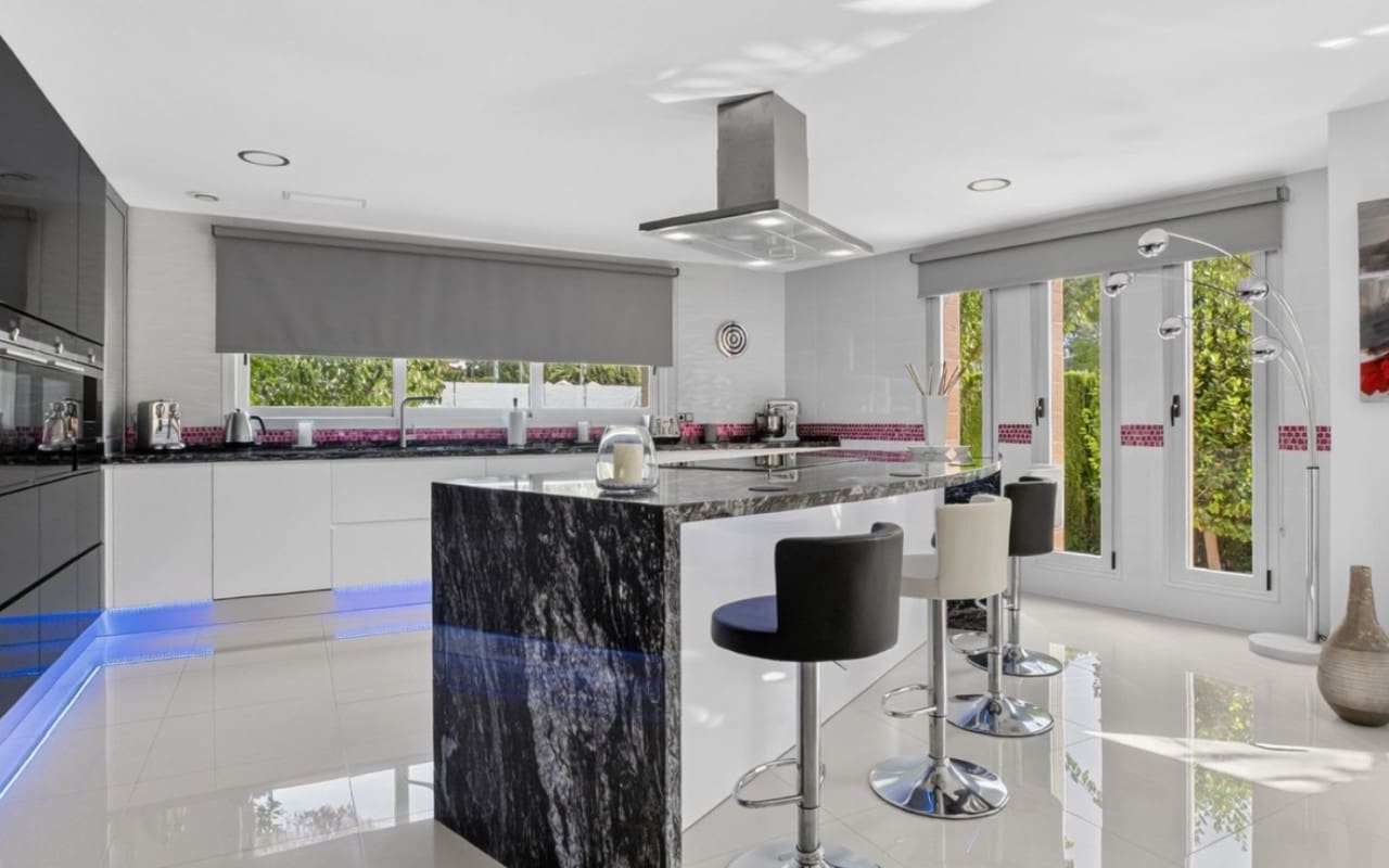 4 soveværelse Villa til salg i Pinar de Campoverde med swimmingpool garage - € 1.475.000 (Ref: 10004334)