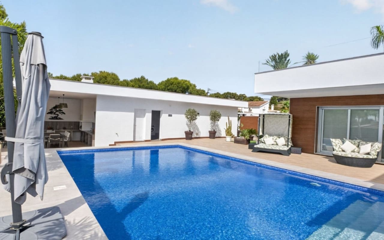 4 soveværelse Villa til salg i Pinar de Campoverde med swimmingpool garage - € 1.475.000 (Ref: 10004334)