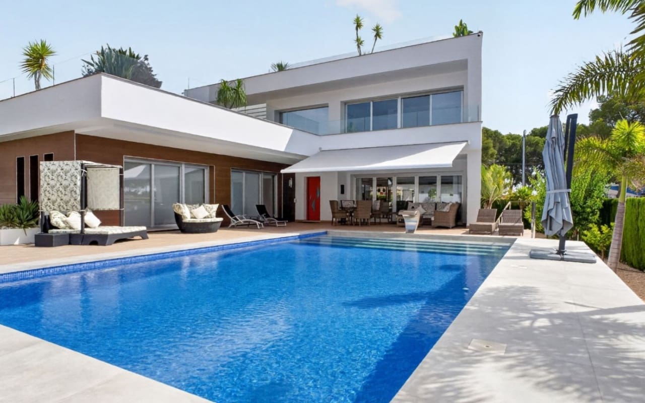 4 soveværelse Villa til salg i Pinar de Campoverde med swimmingpool garage - € 1.475.000 (Ref: 10004334)