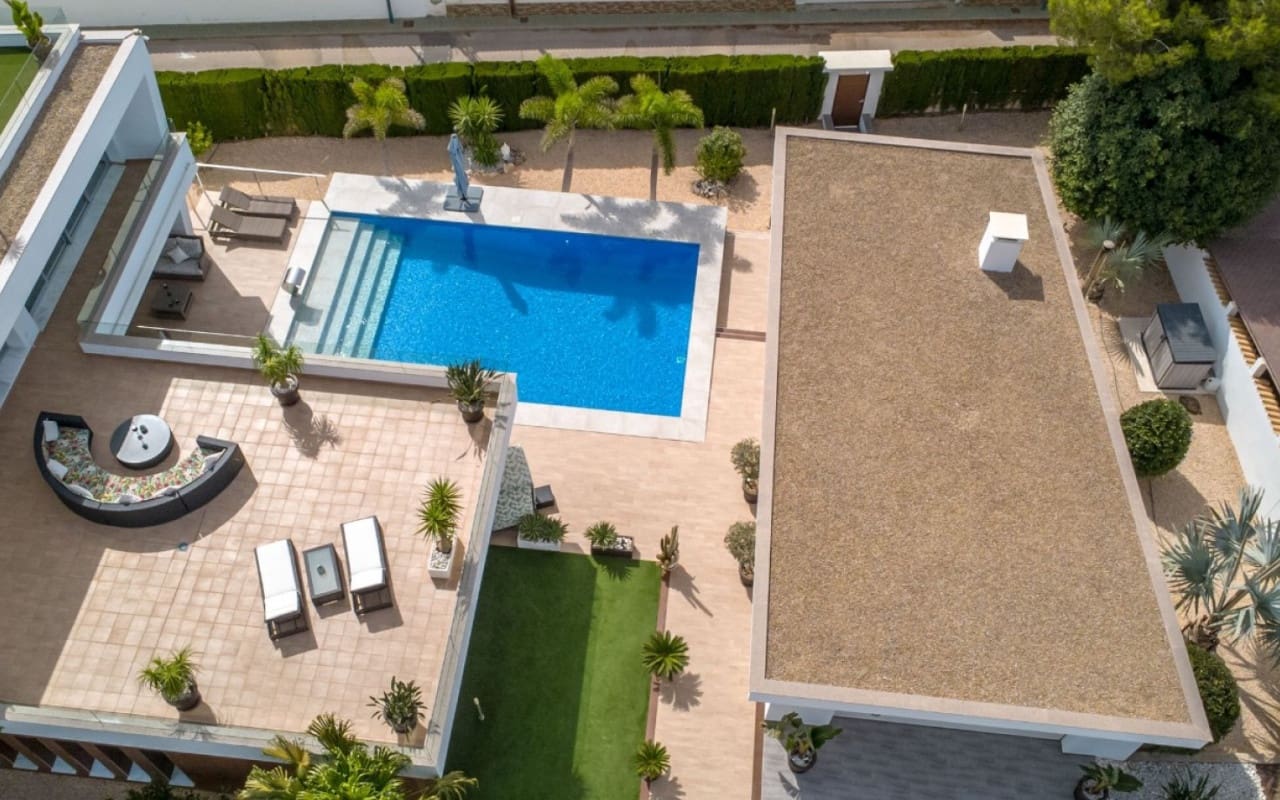 4 soveværelse Villa til salg i Pinar de Campoverde med swimmingpool garage - € 1.475.000 (Ref: 10004334)
