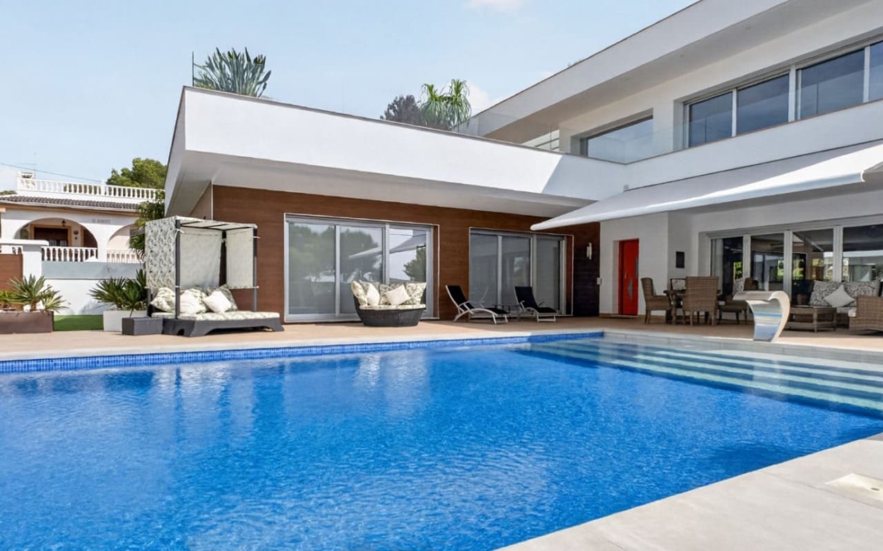4 soveværelse Villa til salg i Pinar de Campoverde med swimmingpool garage - € 1.475.000 (Ref: 10004334)