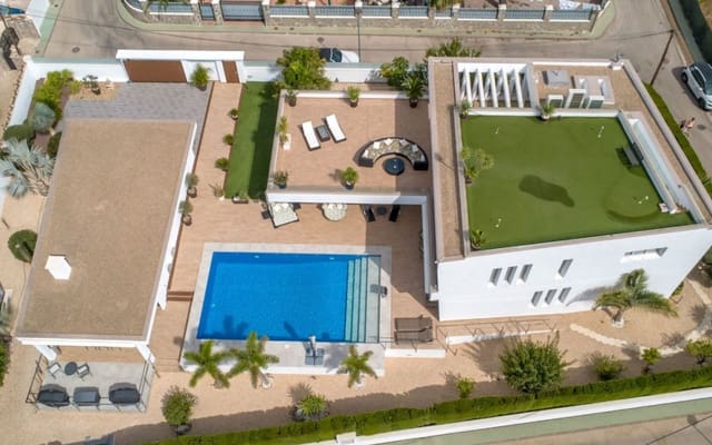 4 Zimmer Villa zu verkaufen in Pinar de Campoverde, Pilar de la Horadada mit Pool Garage - 1.475.000 € (Ref: 10004334)