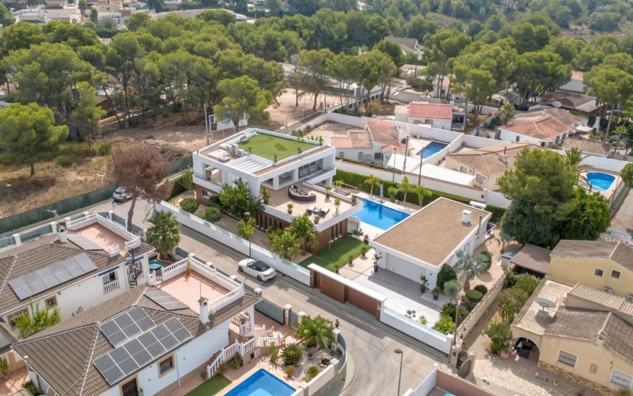 4 soveværelse Villa til salg i Pinar de Campoverde med swimmingpool garage - € 1.475.000 (Ref: 10004334)