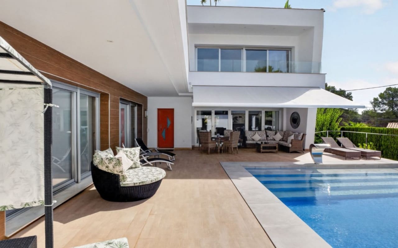 4 soveværelse Villa til salg i Pinar de Campoverde med swimmingpool garage - € 1.475.000 (Ref: 10004334)