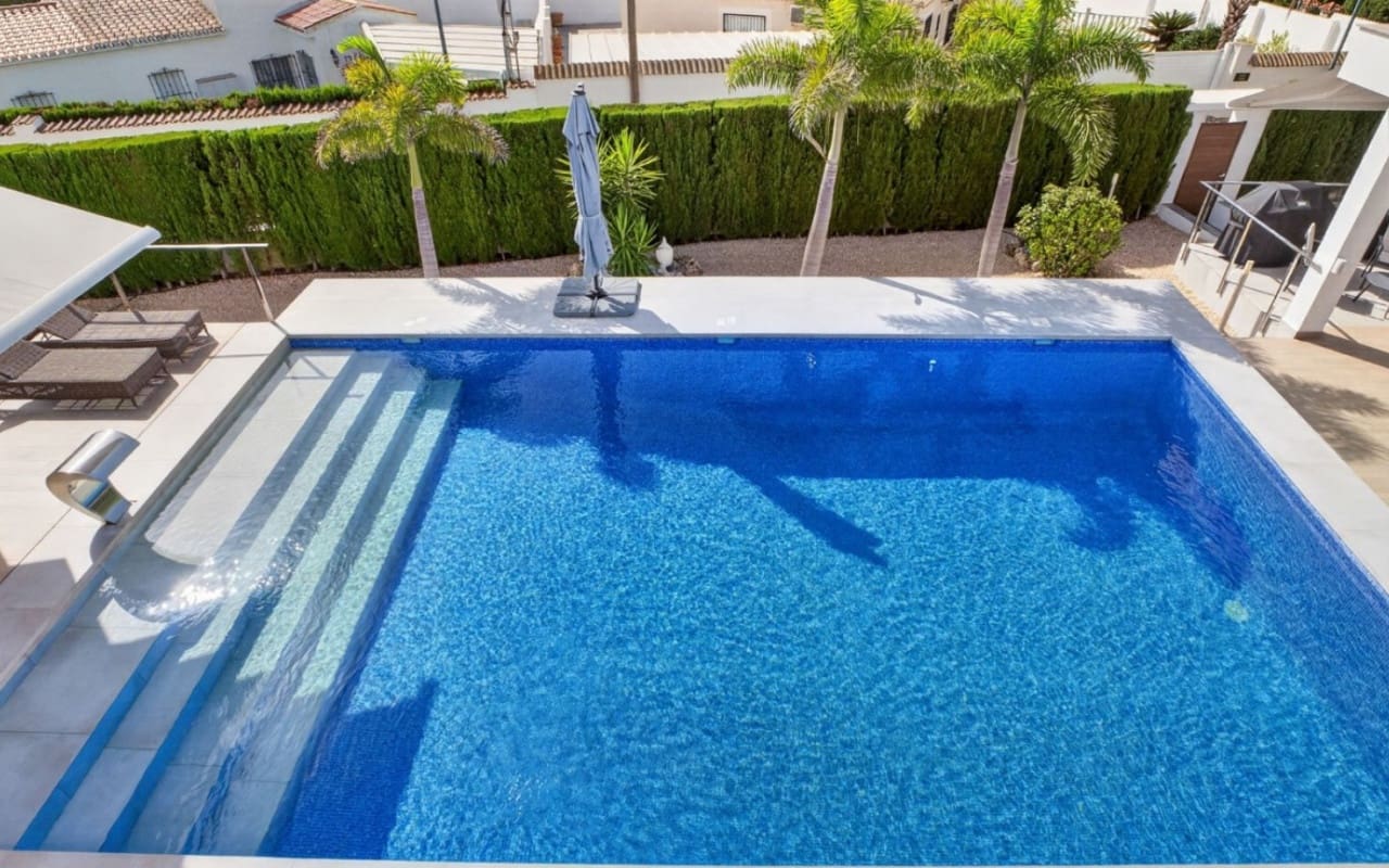 4 soveværelse Villa til salg i Pinar de Campoverde med swimmingpool garage - € 1.475.000 (Ref: 10004334)