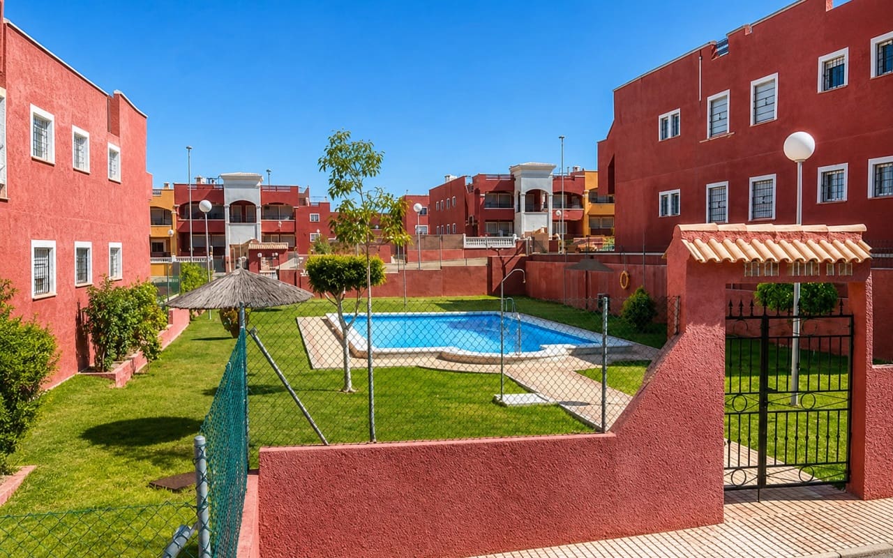 2 slaapkamer Huis te koop in Torrevieja met zwembad - € 162.500 (Ref: 10004335)