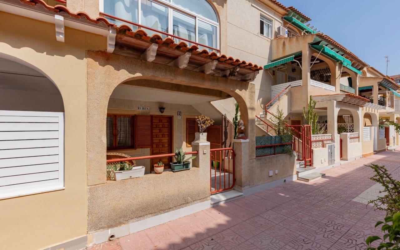 2 soveværelse Lejlighed til salg i Torrevieja - € 129.900 (Ref: 10004341)