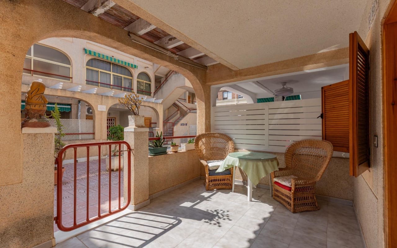 2 soveværelse Lejlighed til salg i Torrevieja - € 129.900 (Ref: 10004341)