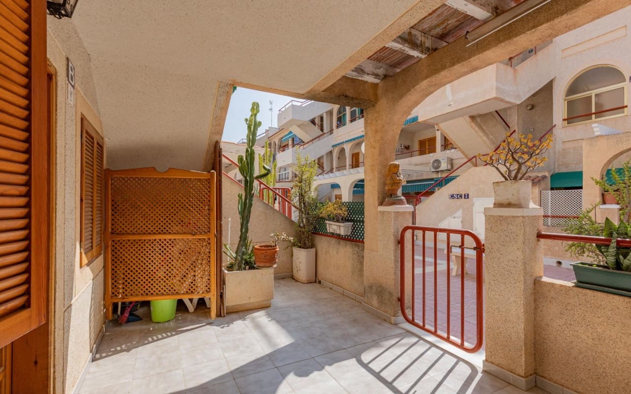 2 soveværelse Lejlighed til salg i Torrevieja - € 129.900 (Ref: 10004341)