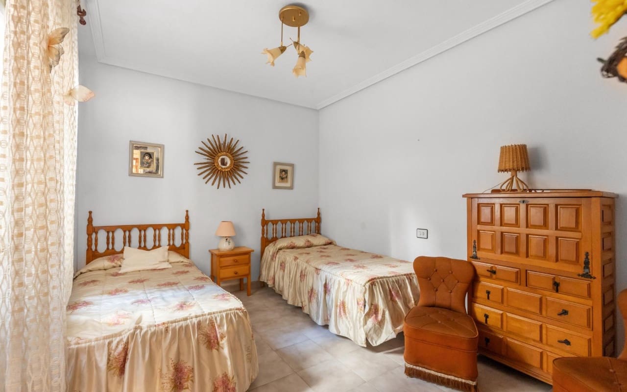 2 soveværelse Lejlighed til salg i Torrevieja - € 129.900 (Ref: 10004341)