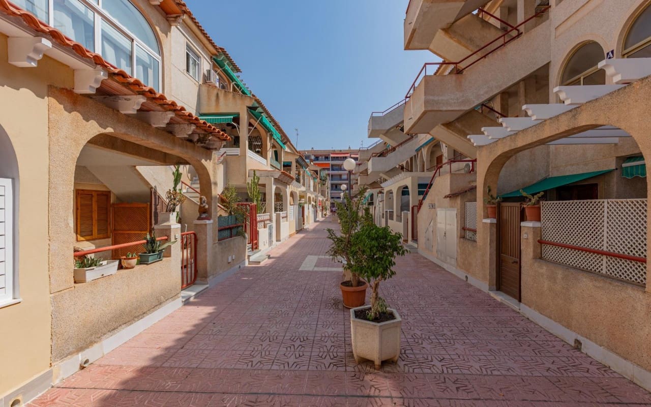 2 soveværelse Lejlighed til salg i Torrevieja - € 129.900 (Ref: 10004341)