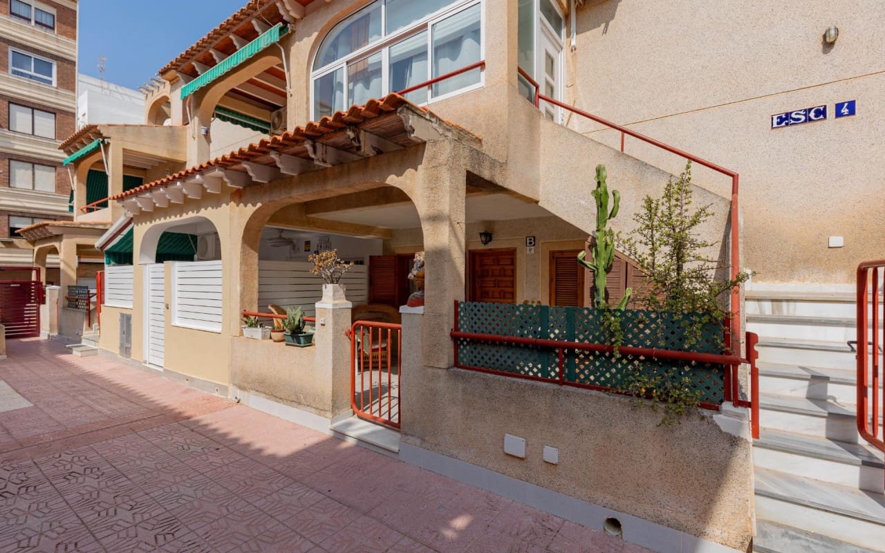 2 soveværelse Lejlighed til salg i Torrevieja - € 129.900 (Ref: 10004341)
