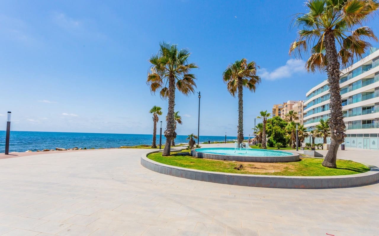 2 chambre Penthouse à vendre à Torrevieja avec garage - 180 000 € (Ref: 10011893)