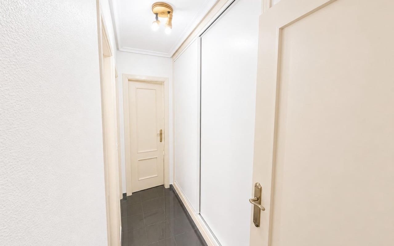 2 chambre Penthouse à vendre à Torrevieja avec garage - 180 000 € (Ref: 10011893)