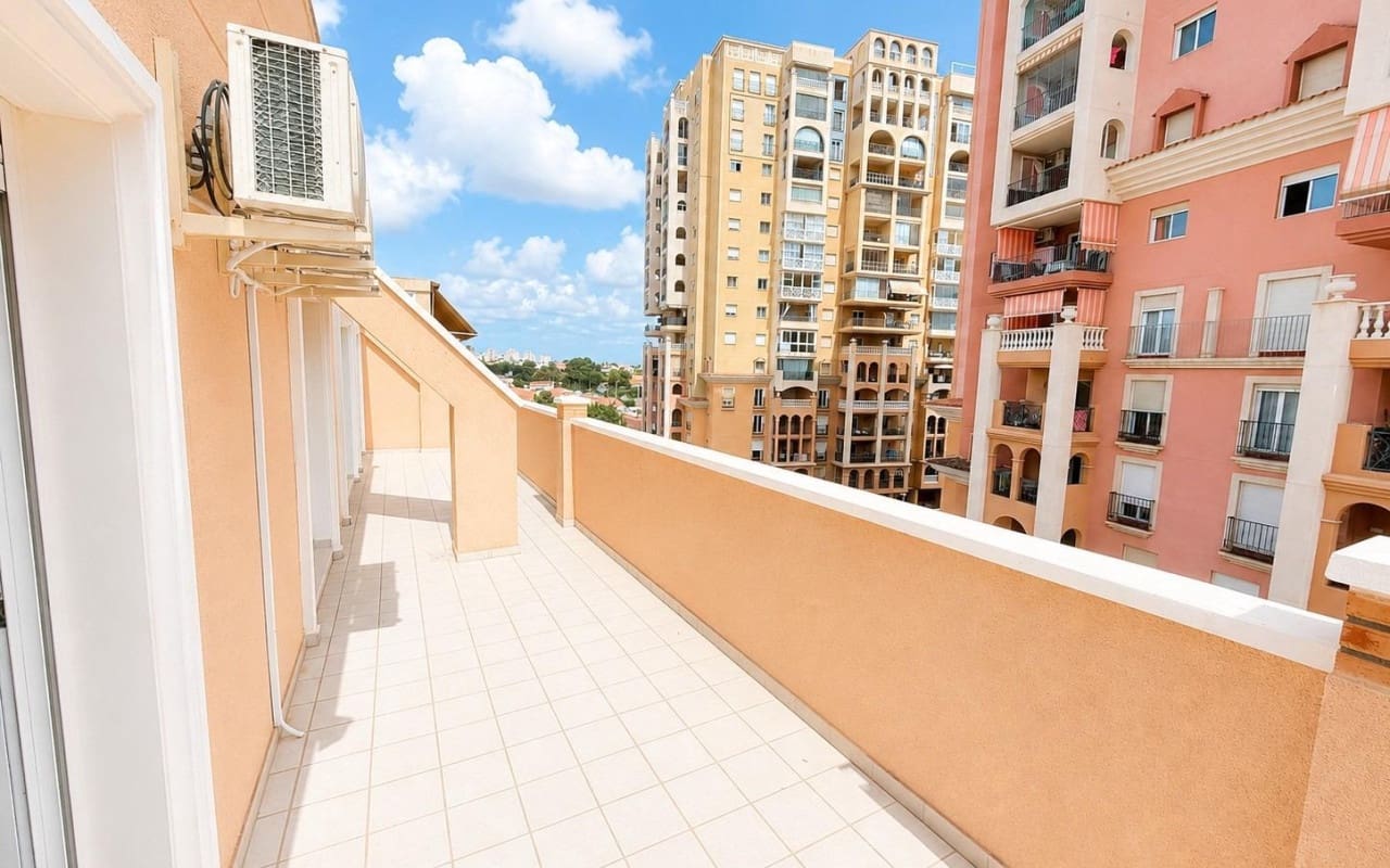 2 chambre Penthouse à vendre à Torrevieja avec garage - 180 000 € (Ref: 10011893)