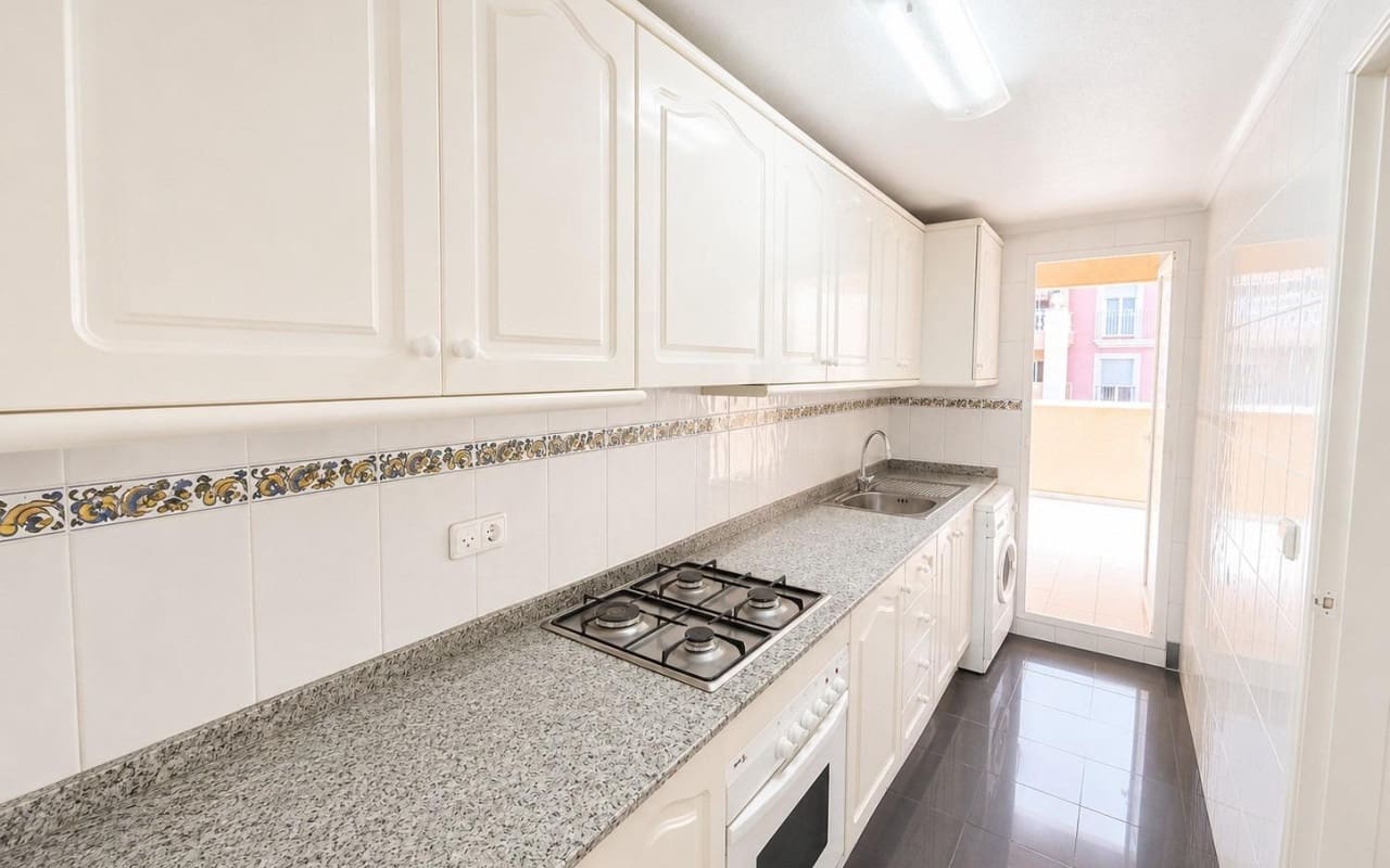 2 chambre Penthouse à vendre à Torrevieja avec garage - 180 000 € (Ref: 10011893)