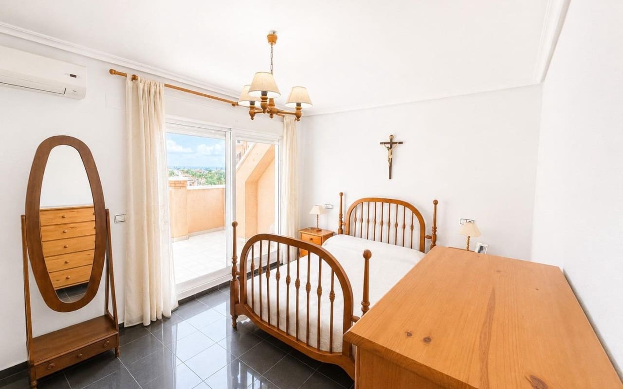 2 chambre Penthouse à vendre à Torrevieja avec garage - 180 000 € (Ref: 10011893)
