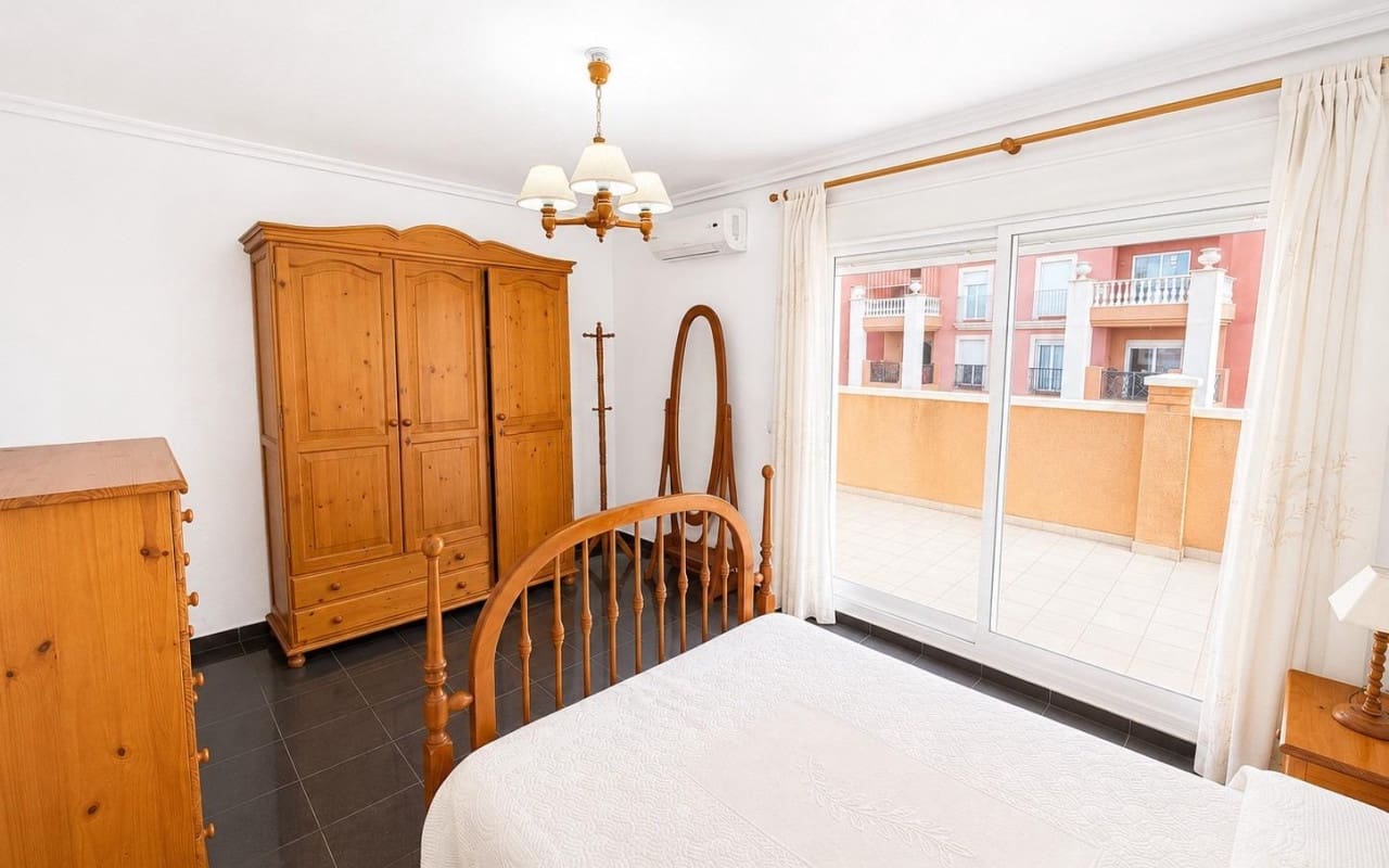 2 chambre Penthouse à vendre à Torrevieja avec garage - 180 000 € (Ref: 10011893)