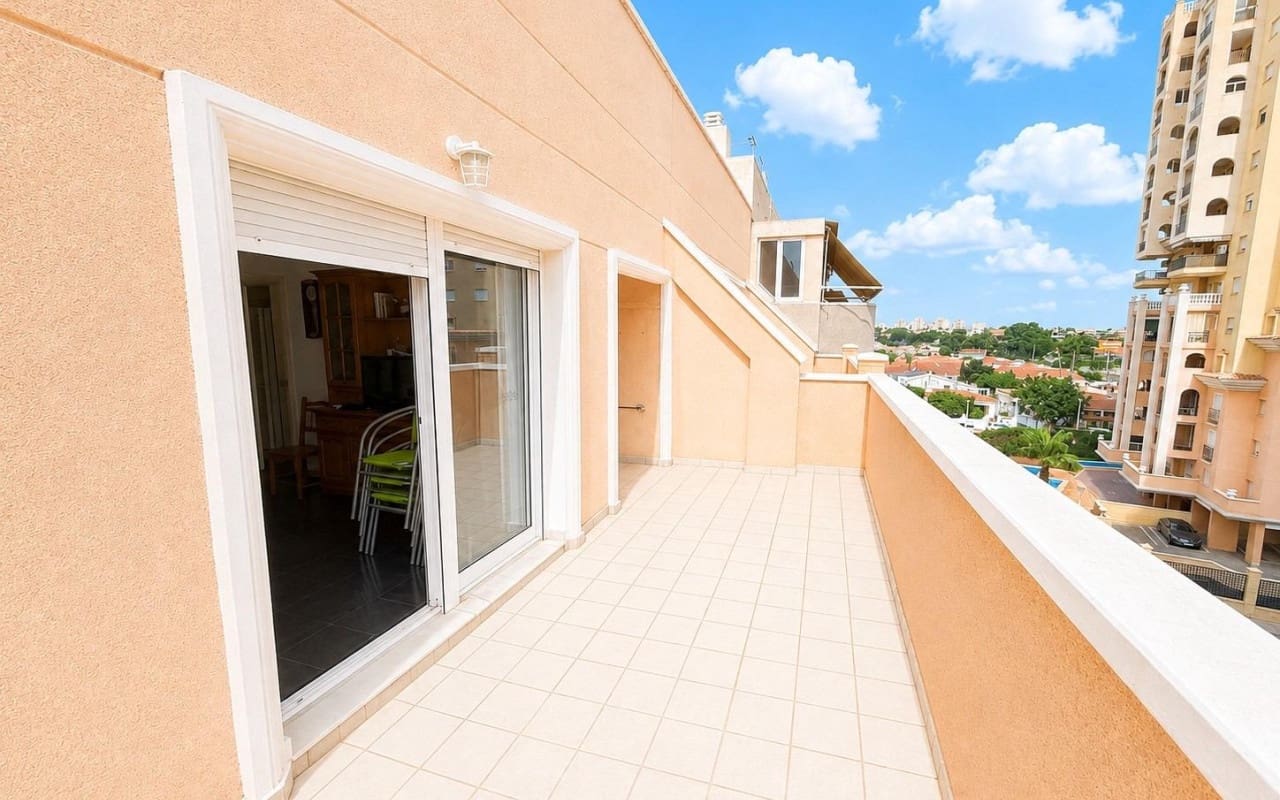 2 chambre Penthouse à vendre à Torrevieja avec garage - 180 000 € (Ref: 10011893)