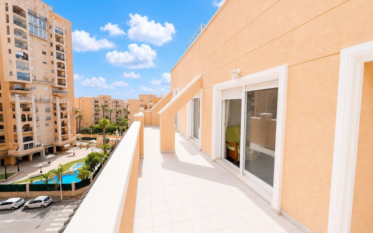 2 chambre Penthouse à vendre à Torrevieja avec garage - 180 000 € (Ref: 10011893)
