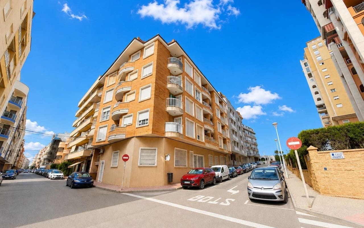 2 chambre Penthouse à vendre à Torrevieja avec garage - 180 000 € (Ref: 10011893)