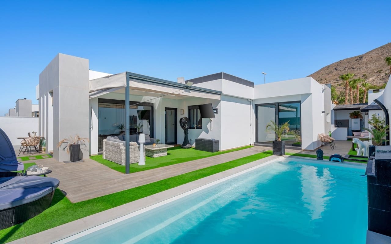 4 bedroom Villa for sale in Fortuna with pool garage - € 355,000 (Ref: 10012471)