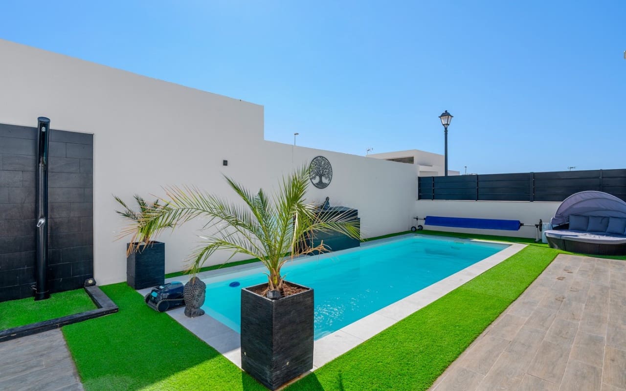 4 bedroom Villa for sale in Fortuna with pool garage - € 355,000 (Ref: 10012471)