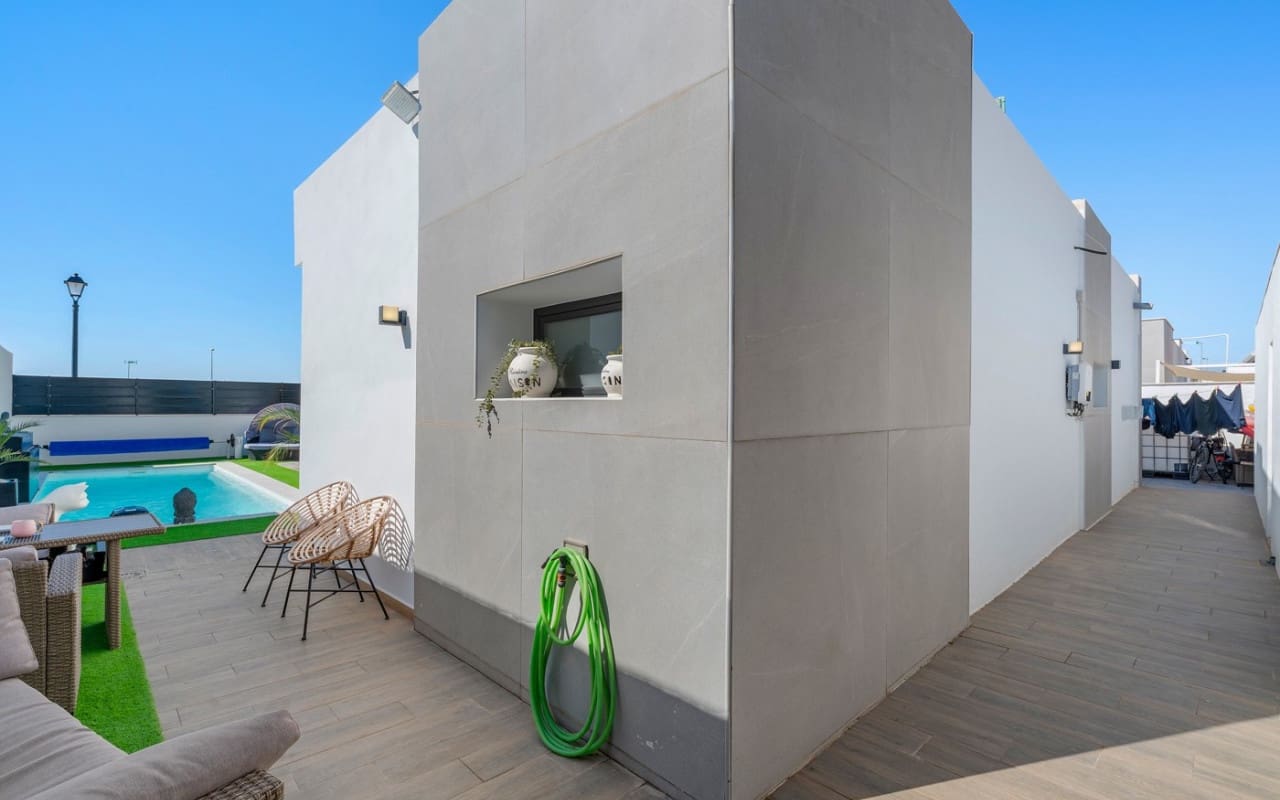 4 bedroom Villa for sale in Fortuna with pool garage - € 355,000 (Ref: 10012471)