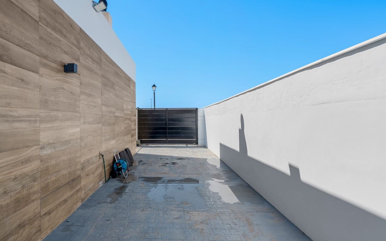 4 bedroom Villa for sale in Fortuna with pool garage - € 355,000 (Ref: 10012471)