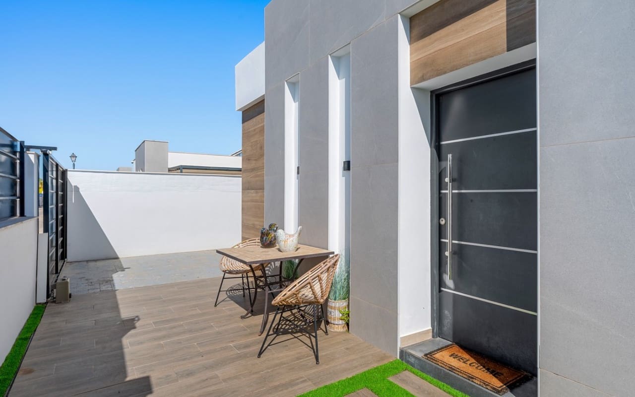 4 bedroom Villa for sale in Fortuna with pool garage - € 355,000 (Ref: 10012471)