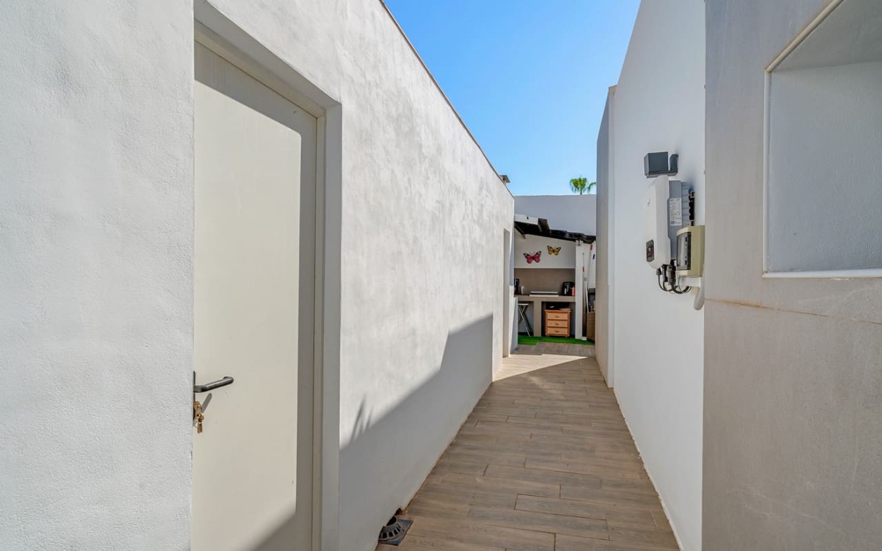 4 bedroom Villa for sale in Fortuna with pool garage - € 355,000 (Ref: 10012471)