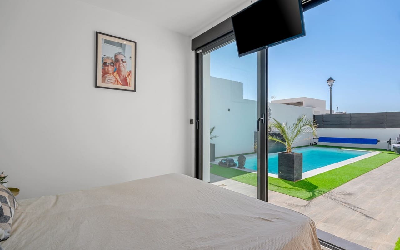 4 bedroom Villa for sale in Fortuna with pool garage - € 355,000 (Ref: 10012471)