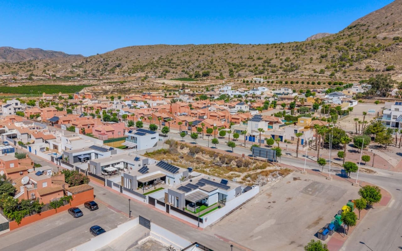 4 bedroom Villa for sale in Fortuna with pool garage - € 355,000 (Ref: 10012471)