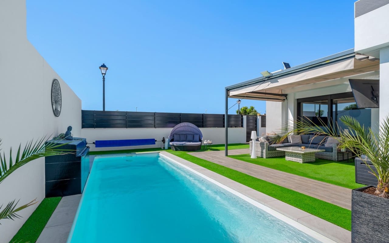 4 bedroom Villa for sale in Fortuna with pool garage - € 355,000 (Ref: 10012471)