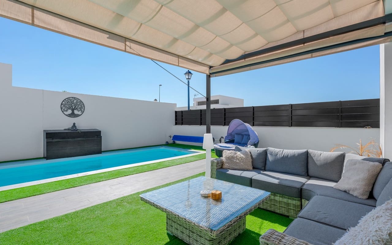 4 bedroom Villa for sale in Fortuna with pool garage - € 355,000 (Ref: 10012471)