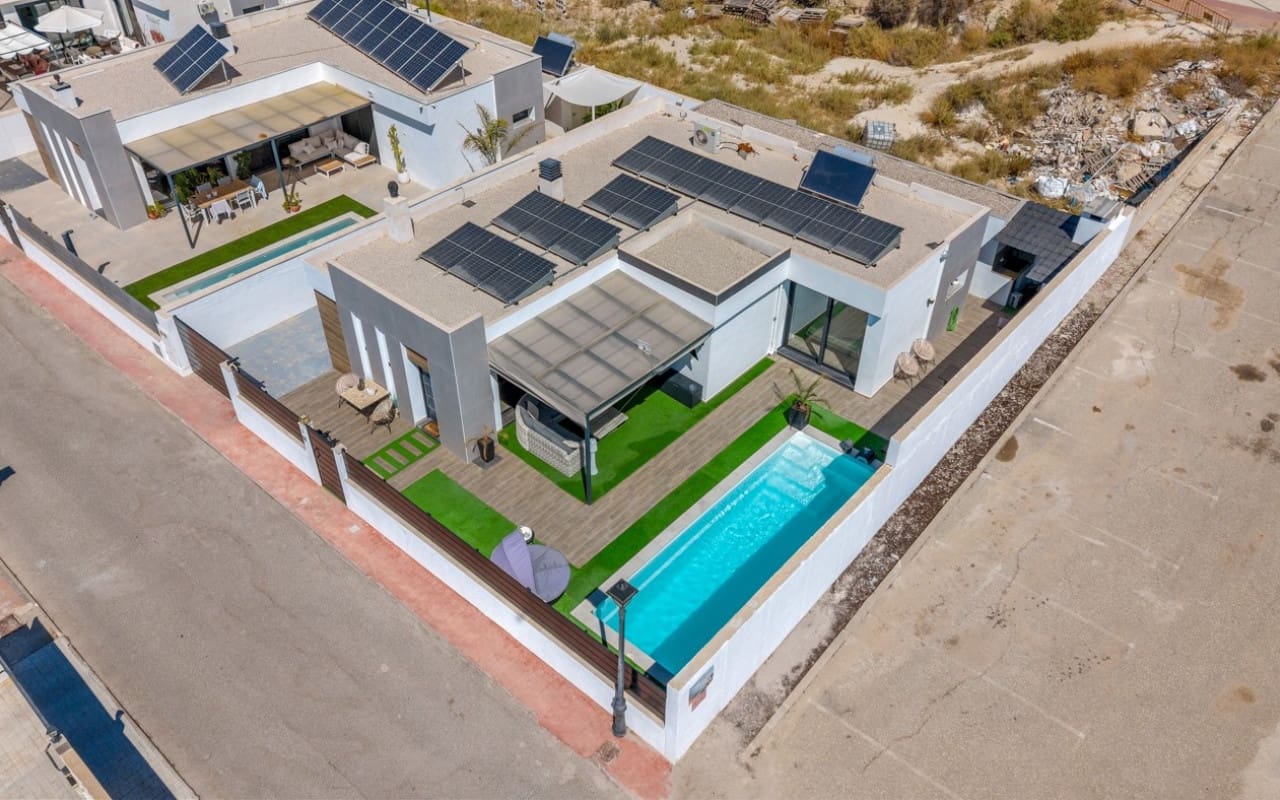4 bedroom Villa for sale in Fortuna with pool garage - € 355,000 (Ref: 10012471)