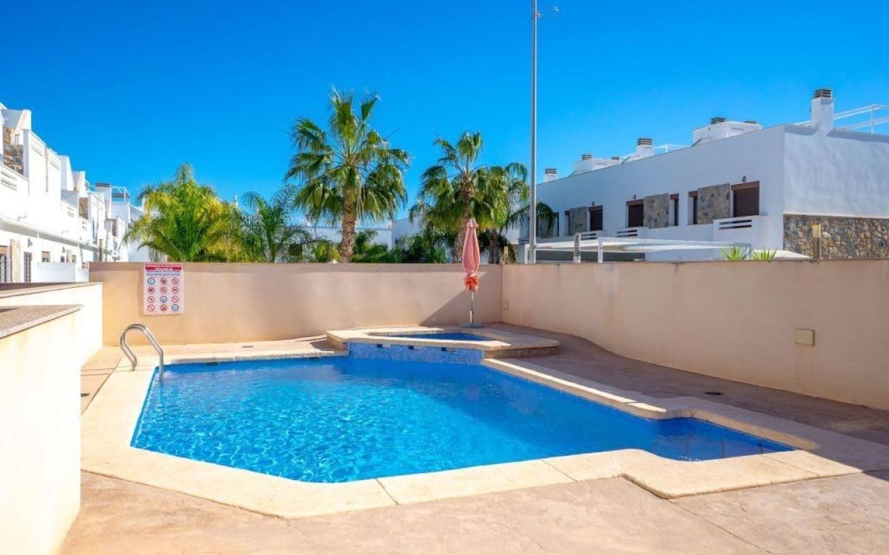 Ático de 2 habitaciones en Torre de la Horadada en venta con piscina garaje - 259.000 € (Ref: 10012472)