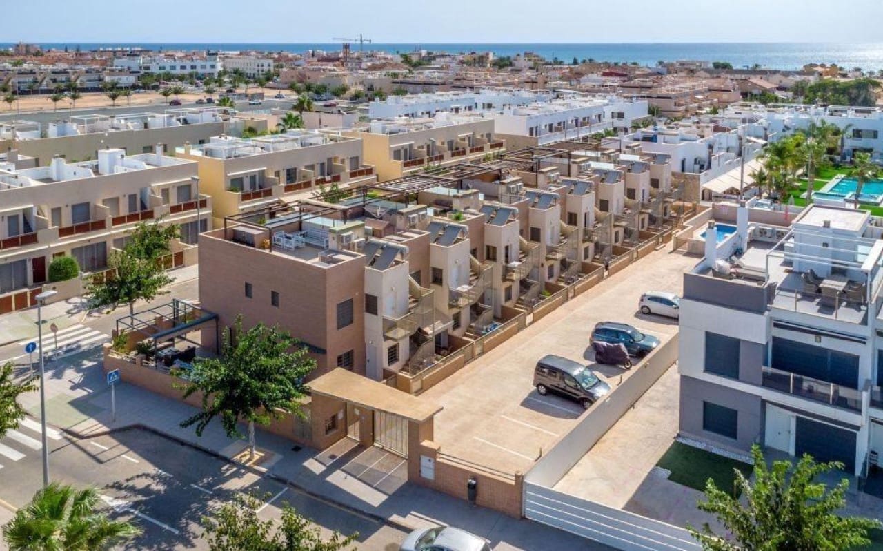 Ático de 2 habitaciones en Torre de la Horadada en venta con piscina garaje - 259.000 € (Ref: 10012472)
