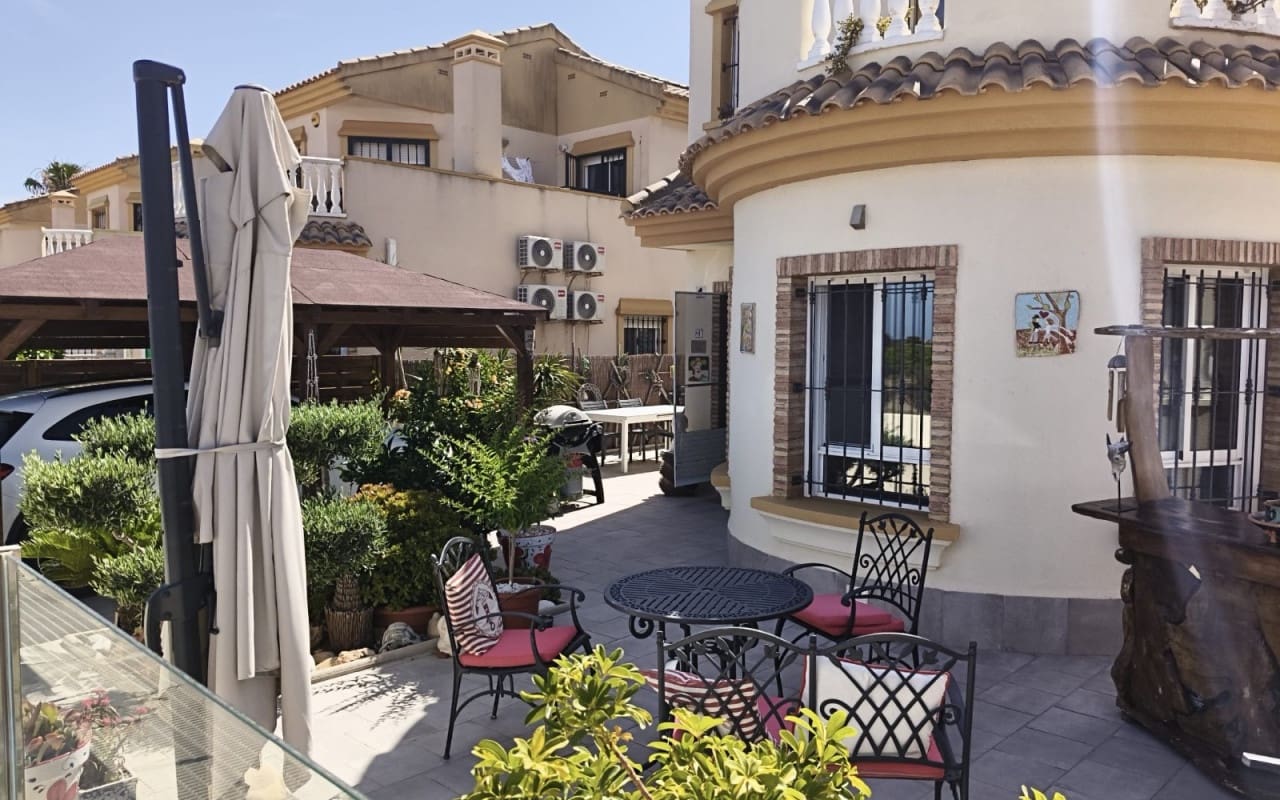 3 bedroom Villa for sale in Guardamar del Segura with pool garage - € 350,000 (Ref: 10016664)