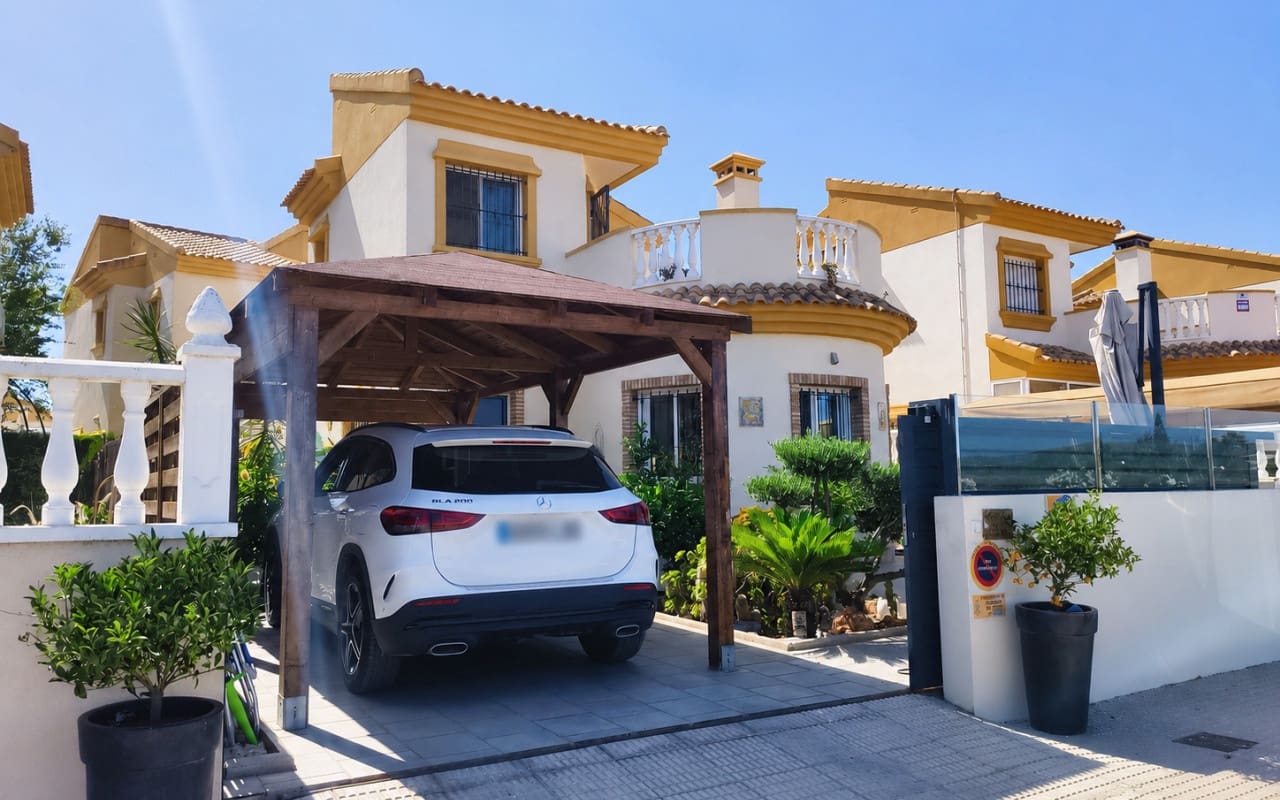 3 bedroom Villa for sale in Guardamar del Segura with pool garage - € 350,000 (Ref: 10016664)